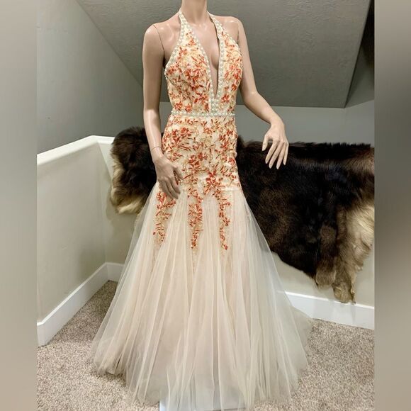 New Gorgeous Embroidered Floral Lace Beaded  Fishtail Halter Gown - Picture 5 of 16